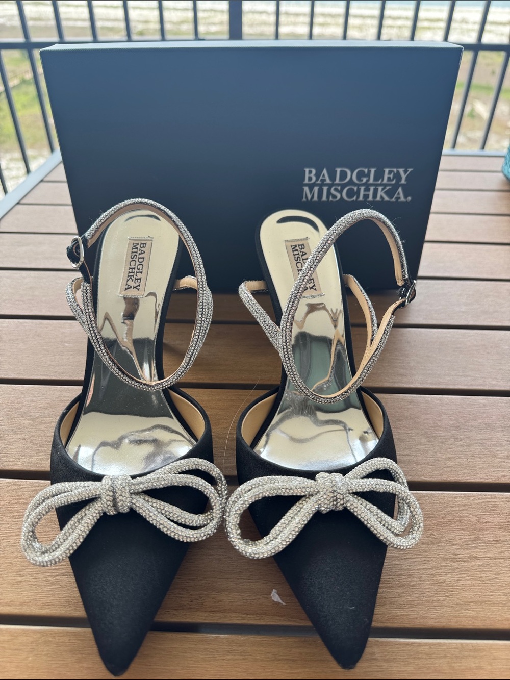 💎 Stunning Badgley Mischka Jasmine Rhinestone Bow Pumps 💎